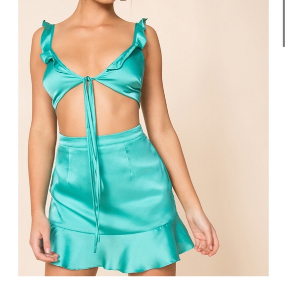 Ruffle Set - Picture 3 of 4